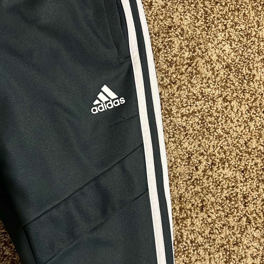 Adidas boys track pants S (9-10) - Picture 3 of 3